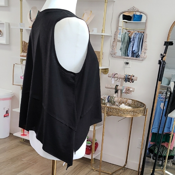 Zenana Outfitters Black Sleeveless Layered Crop Tank Top - Picture 3 of 3